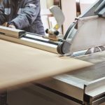 Jakie działania podjąć, kiedy lodówka przestaje działać, a pralka wylewa wodę? Poradnik krok po kroku